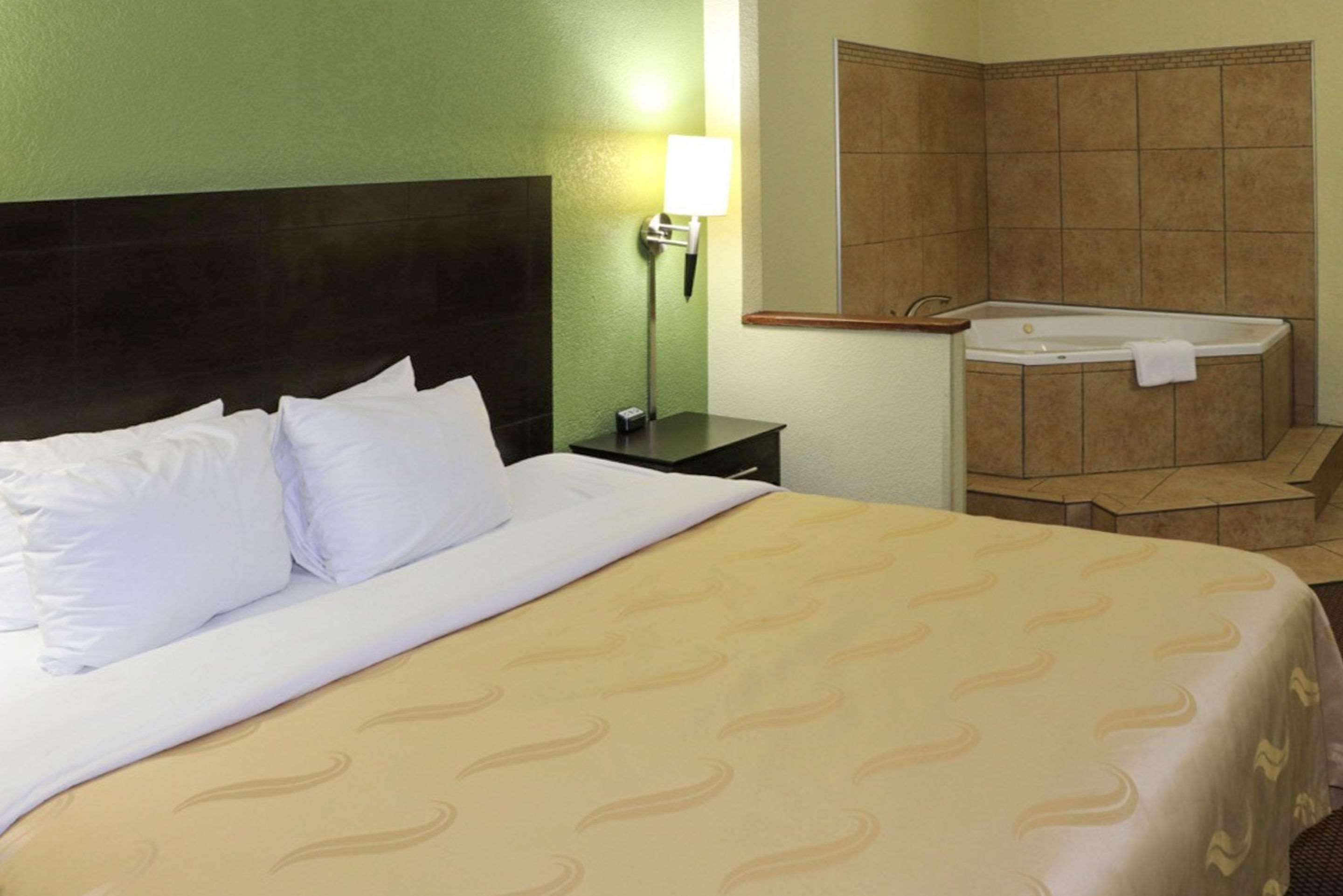 Quality Inn East Evansville Exterior photo